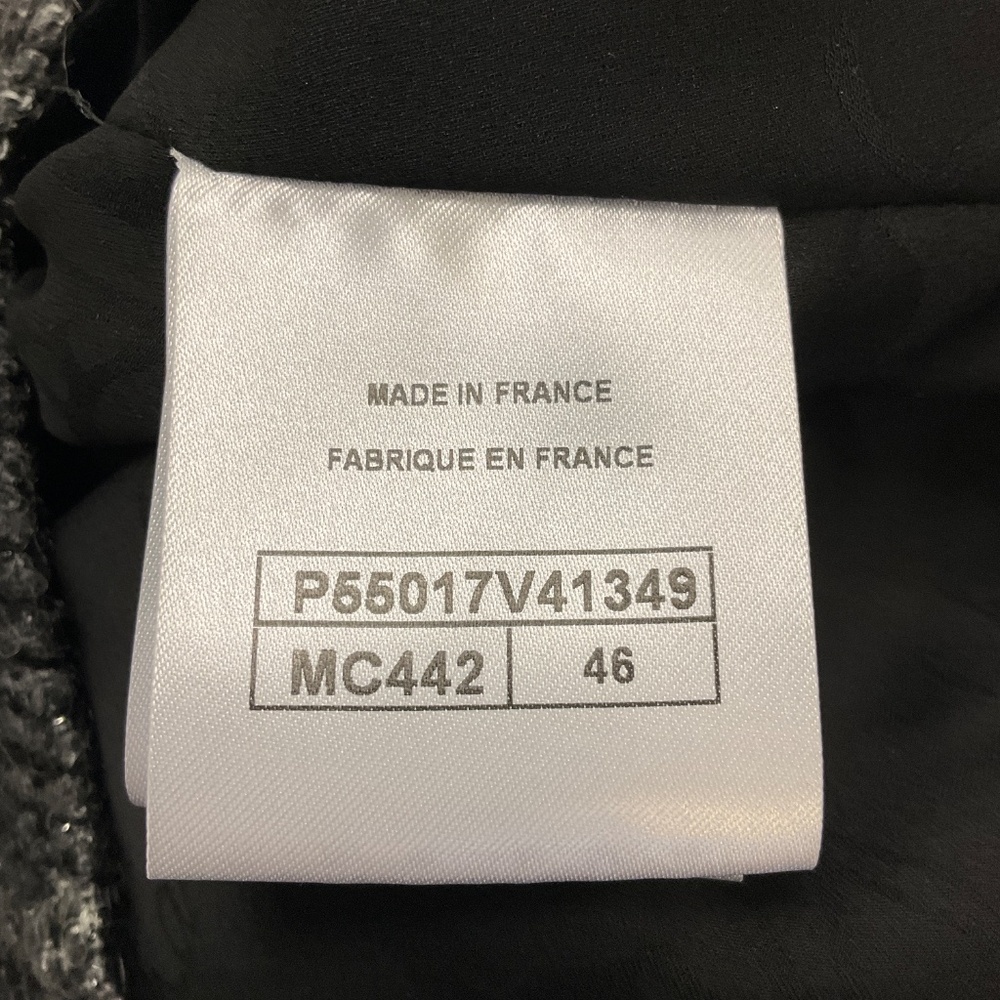 CHANEL BLACK / GREY / SILVER 2016 CC LOGO BUTTON FANTASY TWEED JACKET - Picture 6 of 6